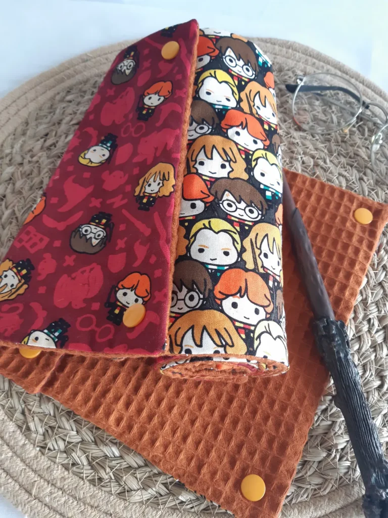Essuie-tout lavable sorcier en rouleau de 8 serviettes de table en éponge nid d'abeille motif personnages mignons kawaii pour la cantine à l'école maternelle - Cousu Mel Le Havre