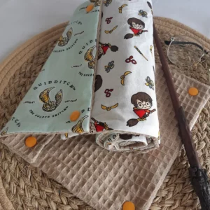 Serviette de table lavable sorcier motif sport aérien et balai magique Cousu Mel Le Havre