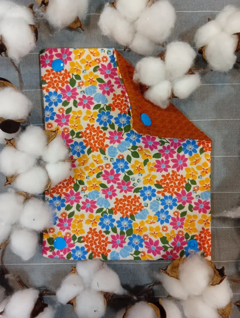 Joli essuie-tout lavable en éponge nid d'abeille motifs à fleurs Juliette - Cousumel Le Havre