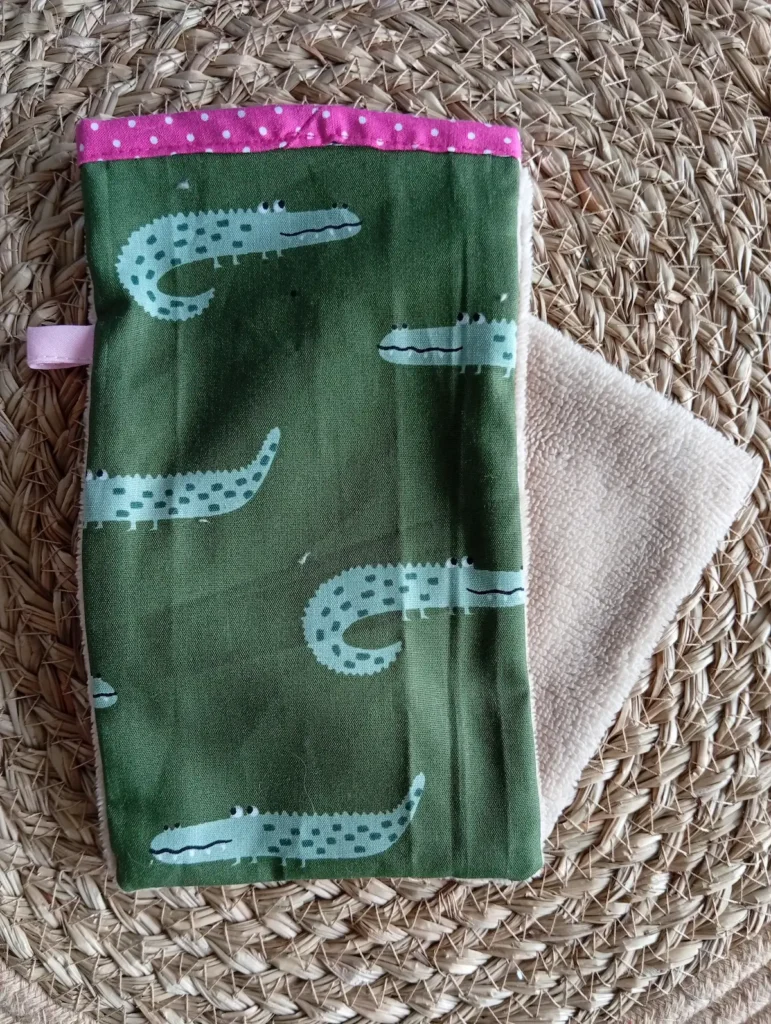 gant de toilette rigolo bébé éponge bambou tout doux motif crocodile Cousu Mel Le Havre