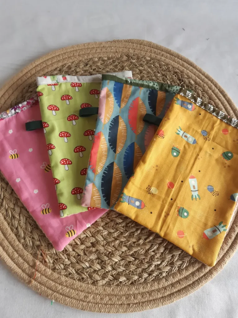 gant de toilette rigolo pour enfants. 4 gants de toilette aux motifs colorés et rigolos en coton Oeko-tex Cousu Mel Le Havre
