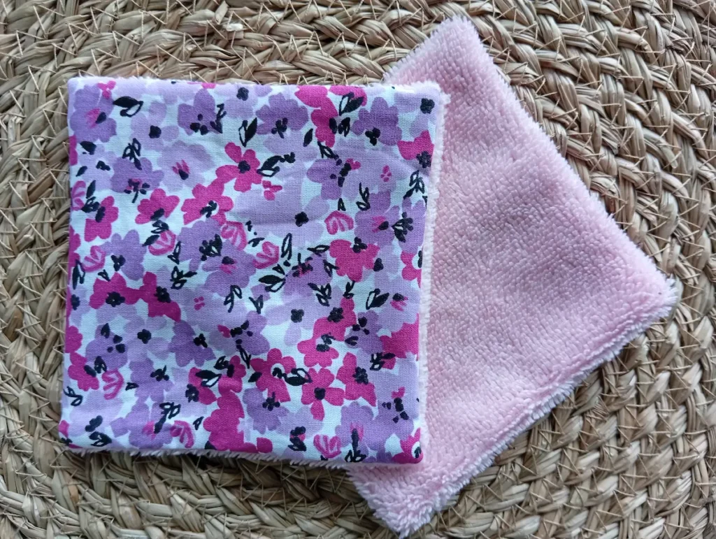 lingette lavable bambou fleurs motif simone à fleurs mauve et violet pour savoir comment gérer l'entretien lingettes en bambou