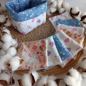 panier et lingettes lavables en bambou pour bébé et ados, motifs fleurs et licornes pour essuyer les fesses de bébé sans les irriter ou se démaquiller avec des motifs régressifs