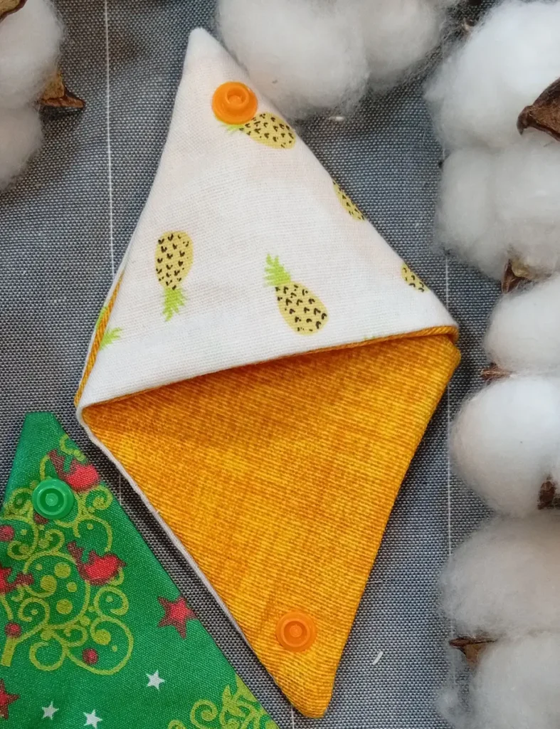 pochette origami ananas et doublure jaune pour savoir comment épater ses invités : y glisser une petite attention