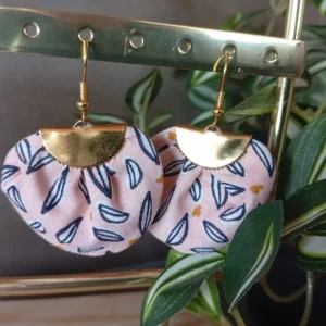boucle d'oreilles créoles clutch en textiles recyclés rose feuilles