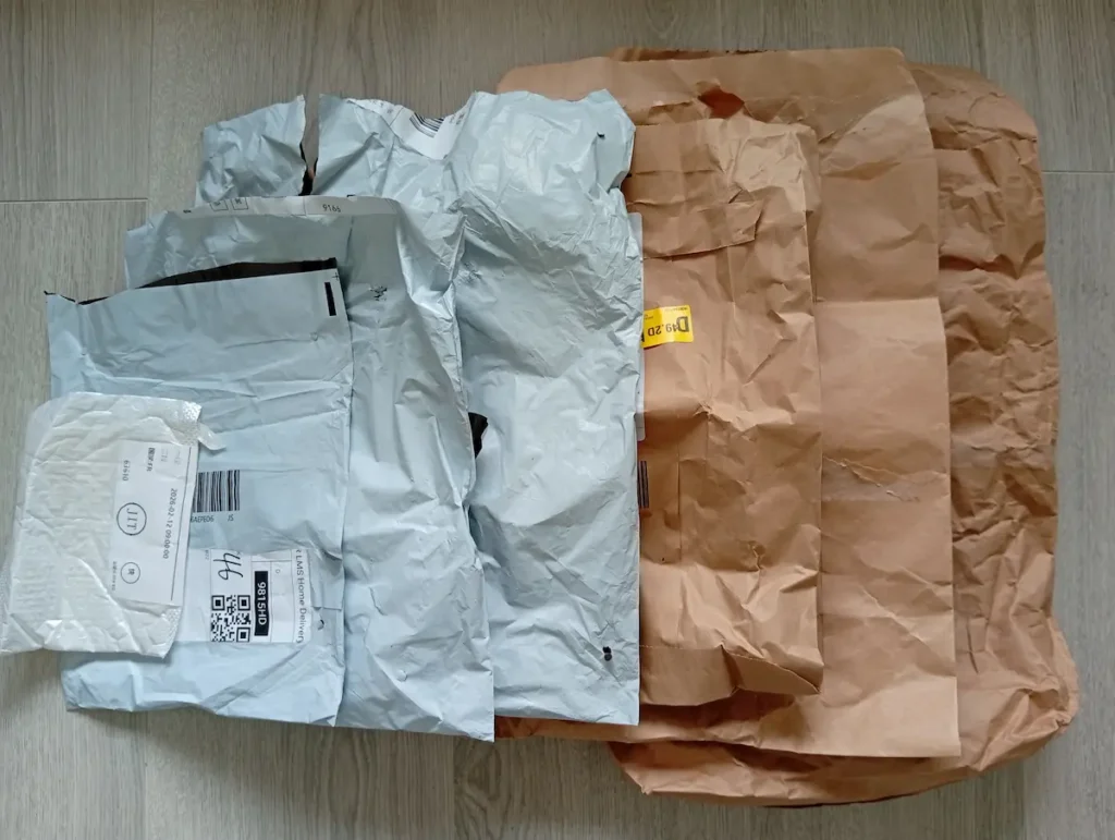 Colis moche mais écolo Cousu Mel : emballage de récupération et création textile artisanale