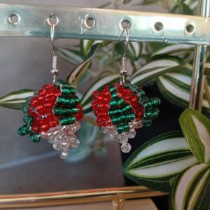 Boucles d'oreilles Radis Luna en perles de rocailles rouge corail forme prune dirigeable fait main France Cousu Mel