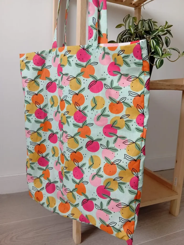 Tote bag réversible motif agrumes oranges et citrons cousu en Normandie. Faire des économies grâce à de nouvelles petites habitudes au quotidien