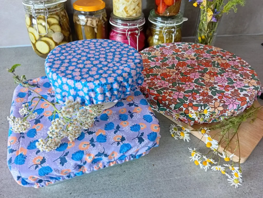 lot de charlottes couvre-plats pour remplacer l'essuie-tout jetable dans la cuisine
